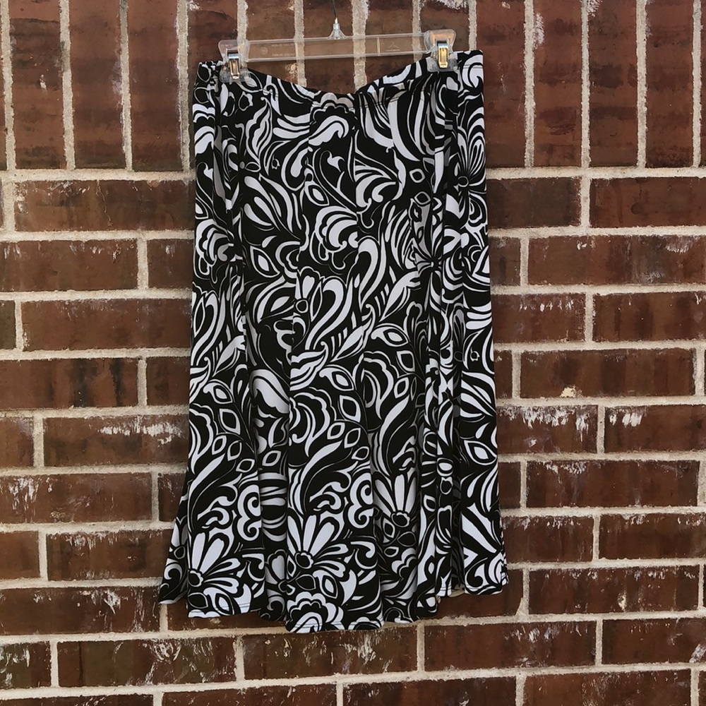 Chico’s Black & White Skirt, size 3